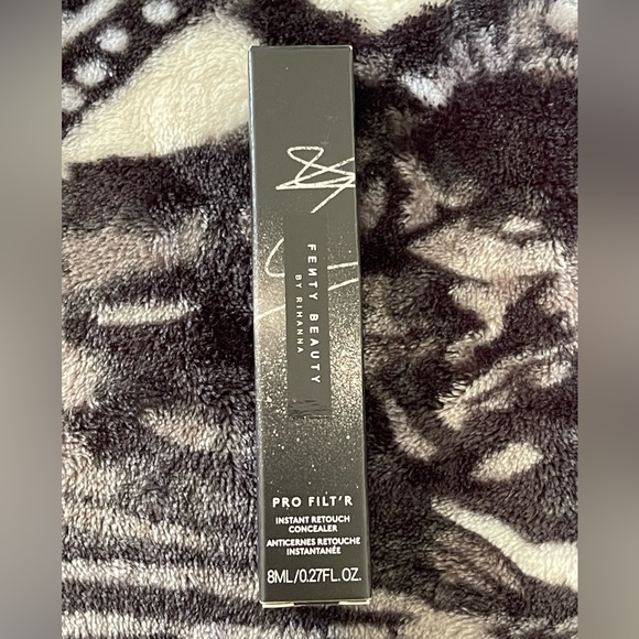 Fenty 230 Pro Filt'r Instant Retouch Concealer - Picture 5 of 5